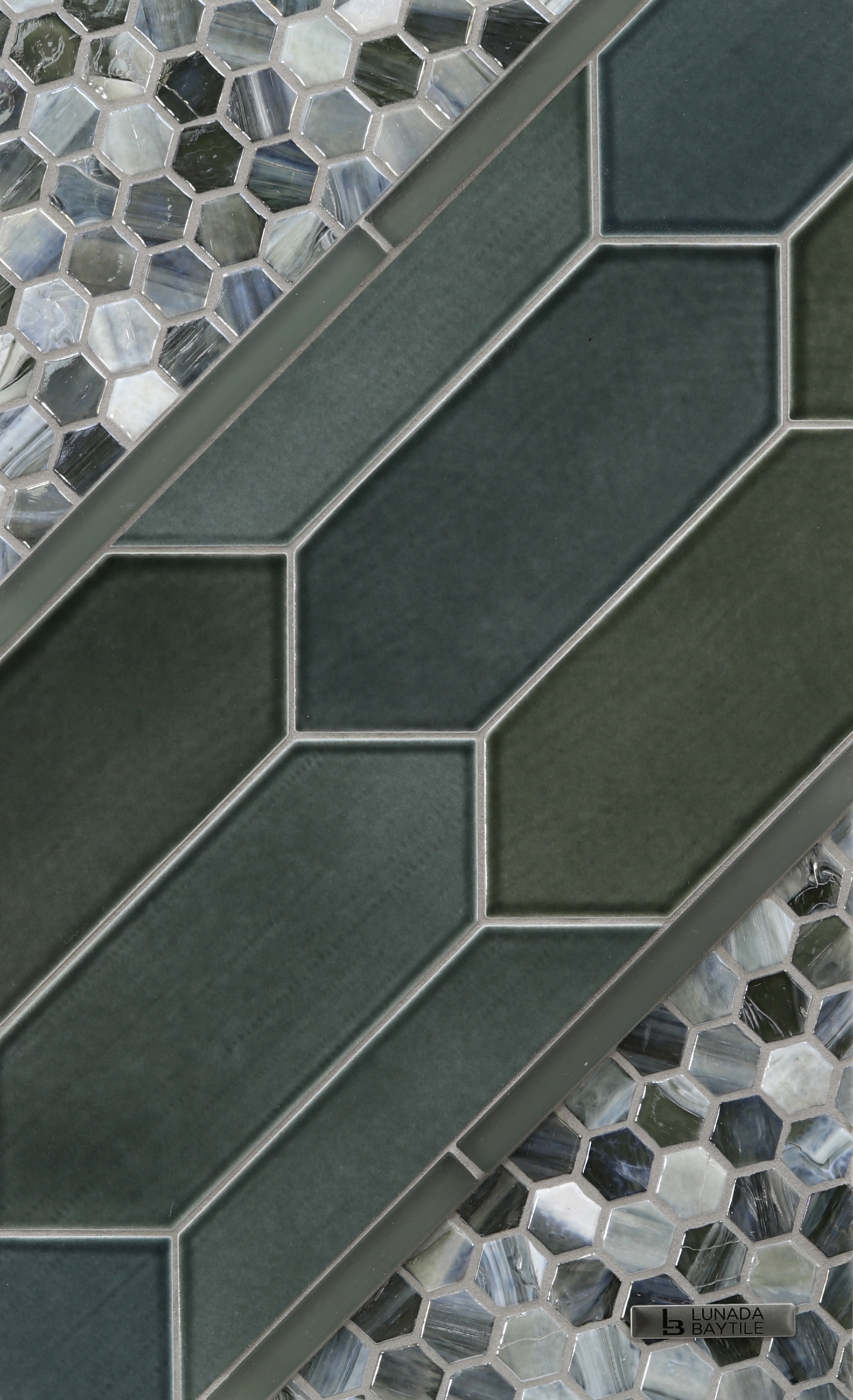 Watercolors Picket Van Gogh, Agate Hex Pisa Pearl & Flat Liner Silver Silk